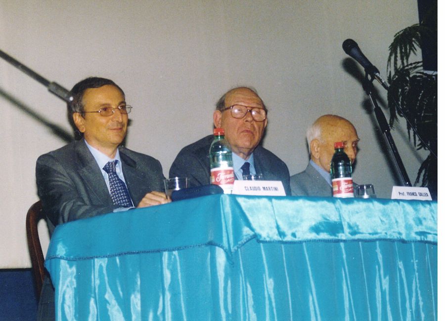 2003 - Presentazione del Vocabolario Italiano-Dialetto di Oneglia dello storico Lucetto Ramella presso il Cinema Imperia